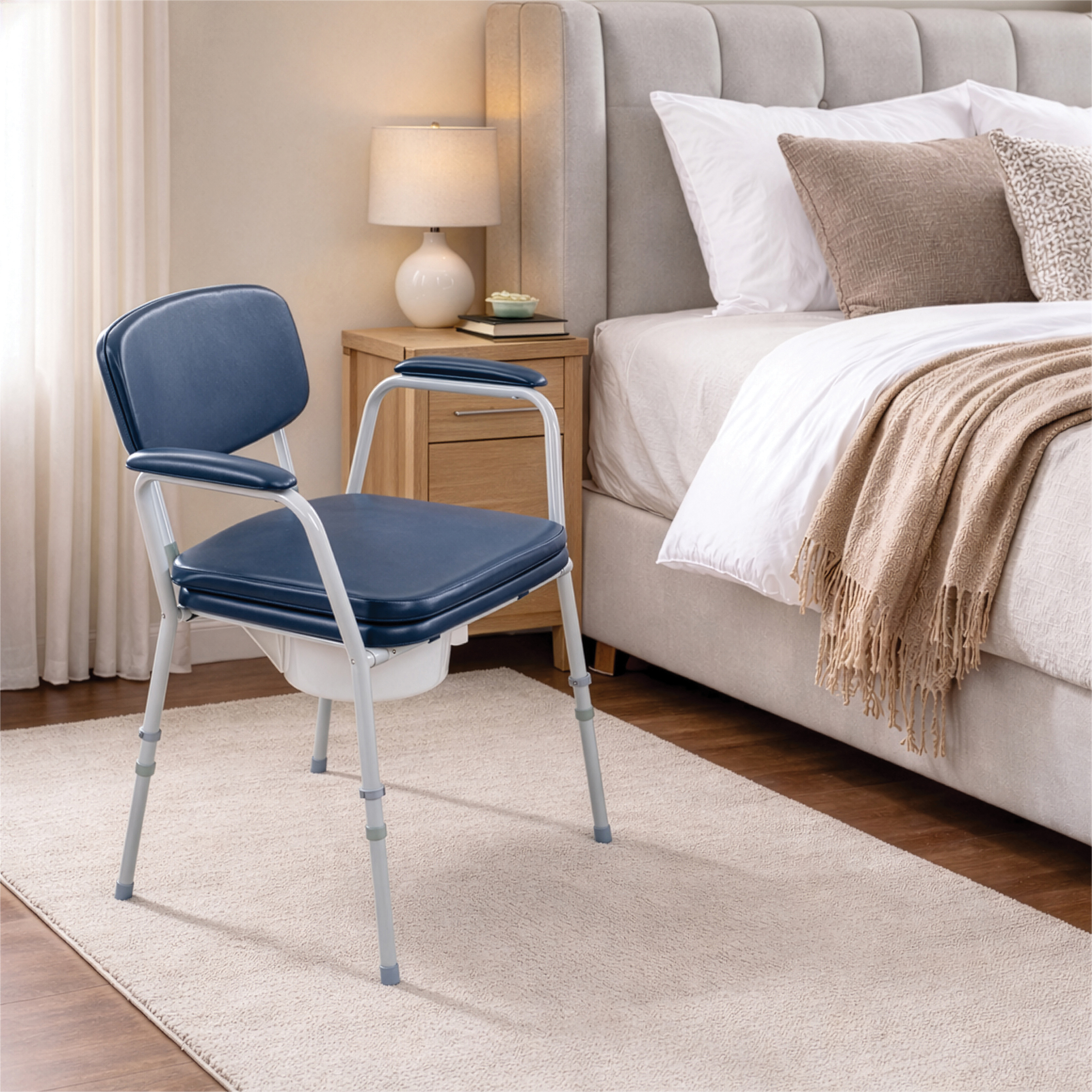 Aidapt Bedside Comfort Commode | Verstelbare Toiletstoel met Gevoerde Zitting