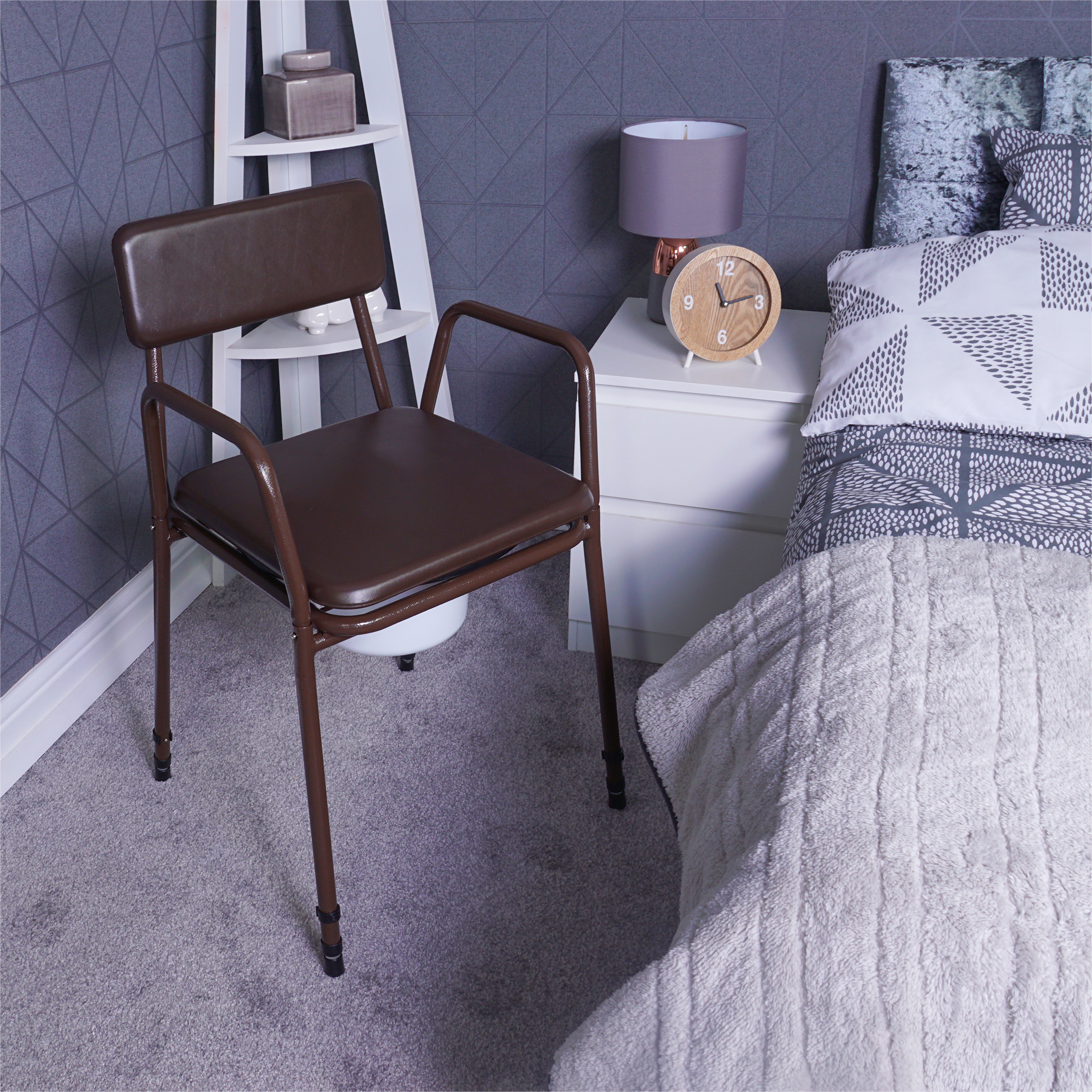 Aidapt Toiletstoel - Postoel - afneembare armleuningen - zijdelinkse instap.